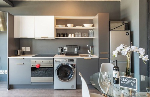 Cape Town City Centre Apartment | Hotel Style Living in Woodstock with Pool & Gym