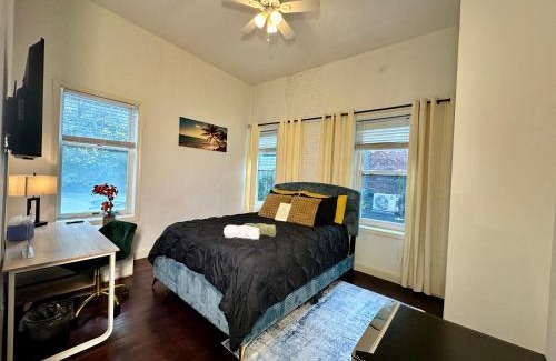 Historic Downtown Bed & Breakfast | Hotel-Style, No Host, Professionally Managed ID302