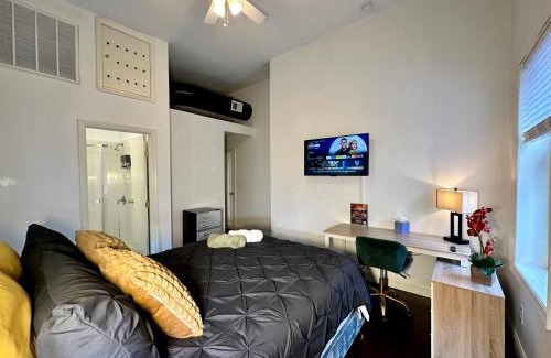 Historic Downtown Bed & Breakfast | Hotel-Style, No Host, Professionally Managed ID302