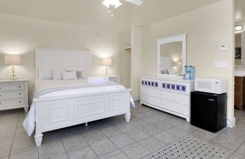 Edgecomb Apartment | Hotel-Style Private Room Suite in Edgecomb Maine