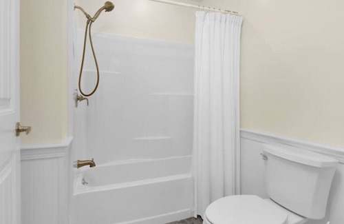 Edgecomb Apartment | Hotel-Style Private Room Suite in Edgecomb Maine