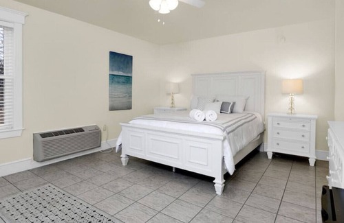 Edgecomb Apartment | Hotel-Style Private Room Suite in Edgecomb Maine