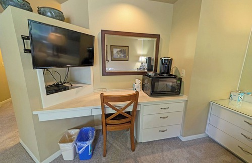 Century West Condo | Hotel-Style, Queen Bed, Secondd Floor Condo 424B
