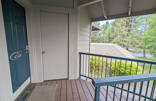 Century West Condo | Hotel-Style, Queen Bed, Secondd Floor Condo 424B