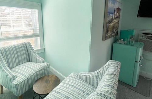 Beach Haven House | Hotel style room 300' from beach