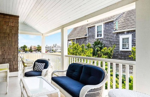 Beach Haven House | Hotel style room 300' from beach