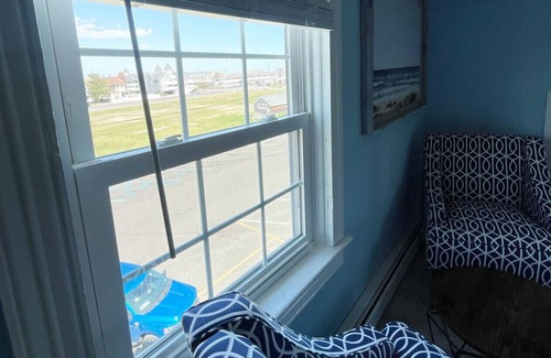 Beach Haven House | Hotel style room 300' from beach