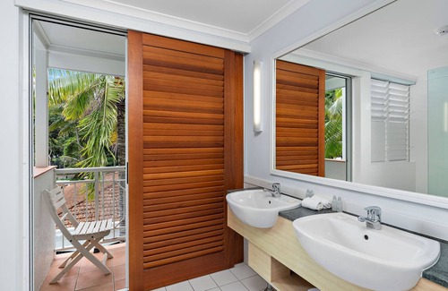 Palm Cove Apartment | Hotel style room in Alassio Palm Cove