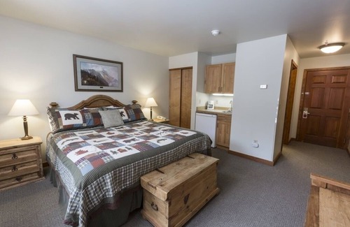 Whitefish Hotel | Hotel Style Room in the Heart of Whitefish Mountain Resort Village
