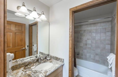 Whitefish Hotel | Hotel Style Room Near Ski Slopes
