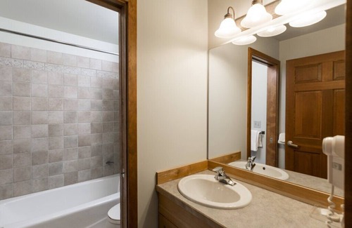 Whitefish Hotel | Hotel Style Room with Ski-In/Ski-Out Access