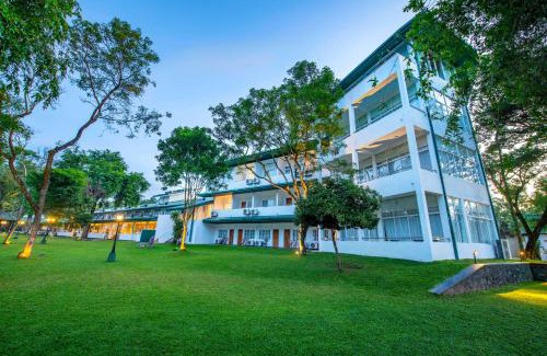 New Town Hotel | Hotel Sudu Araliya