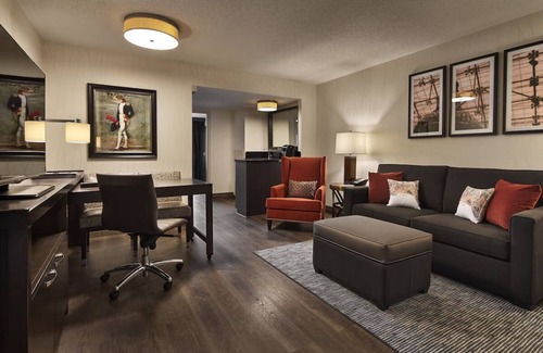 Friendship Heights Hotel | Hotel Suite Convenience near National Zoo & Bethesda Row | Indoor Pool