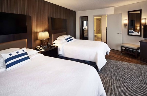 Friendship Heights Hotel | Hotel Suite Convenience near National Zoo & Bethesda Row | Indoor Pool