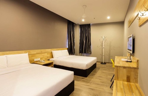 Taman Pengkalan Jaya Hotel | Hotel Suria 18