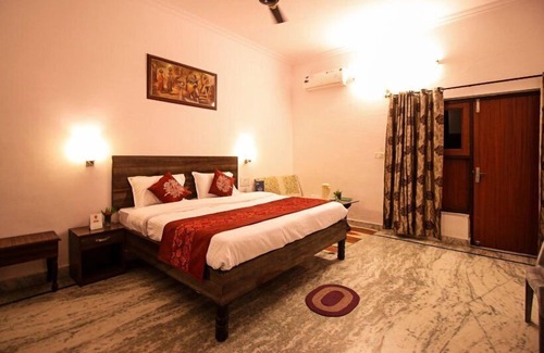 Khajuraho Hotel | Hotel Surya