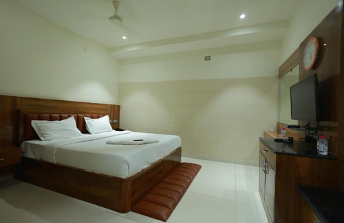 Habsiguda Hotel | HOTEL SVM GRAND RAMANTHAPUR
