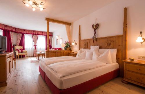 Corvara in Badia Hotel | Hotel Table