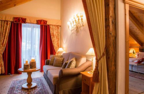Corvara in Badia Hotel | Hotel Table
