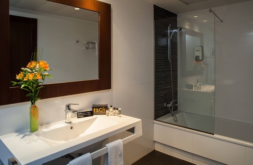 Timon Hotel | Hotel Tach Madrid Airport