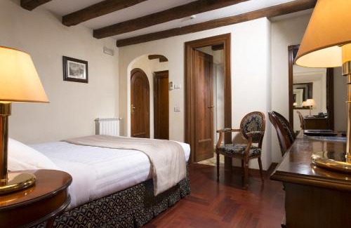 Rione VI Parione Hotel | Hotel Teatro Pace