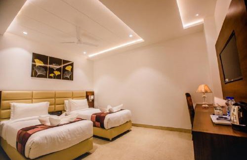 Agra Hotel | HOTEL TEN SQUARE - 5 Minutes from The Taj Mahal