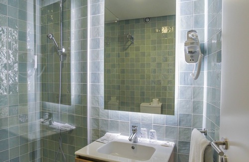 Praia da Vitoria Hotel | Hotel Teresinha