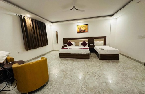 Mahipalpur Extension Bed & Breakfast | HOTEL THE CLARK