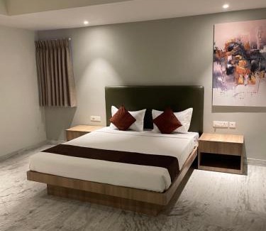 Ballygunge Hotel | Hotel The Crest