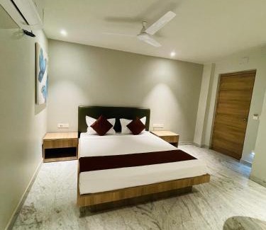 Ballygunge Hotel | Hotel The Crest
