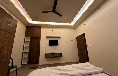 Aligarh Hotel | Hotel The Divine Cloud Inn