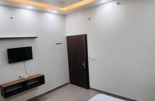 Aligarh Hotel | Hotel The Divine Cloud Inn