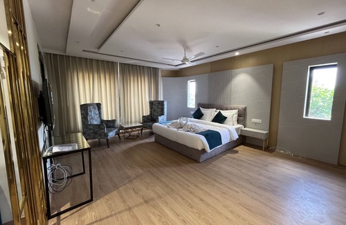 Chhatarpur Hotel | Hotel The Landmark
