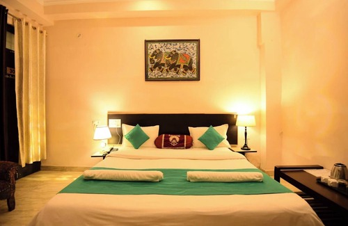 Ayodhya Hotel | Hotel The Ram Krishna Palace Ayodhya