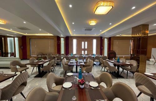 Mat Hotel | Hotel Three Seasons