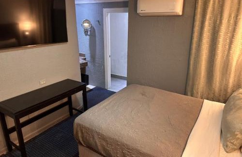 Avenida Revolucion Hotel | Hotel TJ Plaza