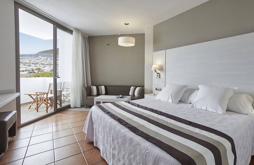 Santa Eulalia del Rio Hotel | Hotel Tres Torres