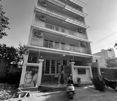 South West Apartment | Hotel Trident Inn- Sarai Kale Khan Railway station