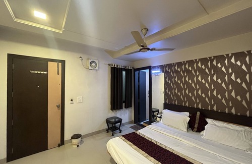 Mathura Hotel | Hotel Tushar Residency