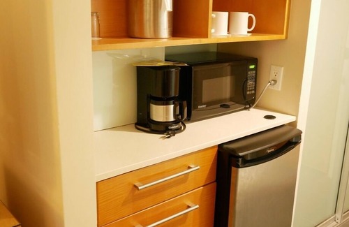 Ala Moana Condo | Hotel Type Best Price Ocean and Park View! Ala Moana (AH11)