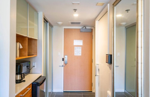 Ala Moana Condo | Hotel Type Best Price Ocean and Park View! Ala Moana (AH11)