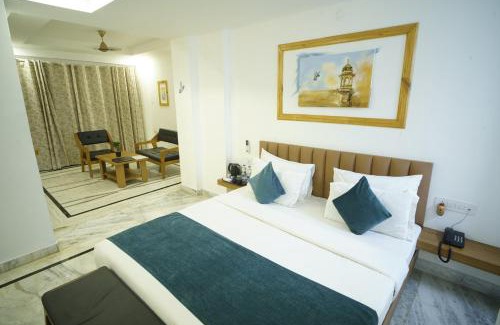 Udaipur Hotel | Hotel Udai Niwas By The Lake