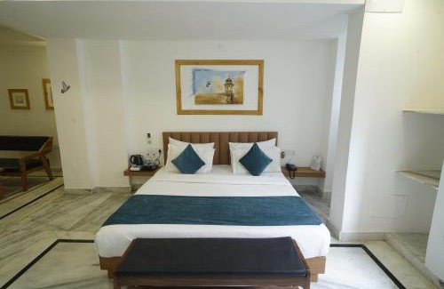 Udaipur Hotel | Hotel Udai Niwas By The Lake