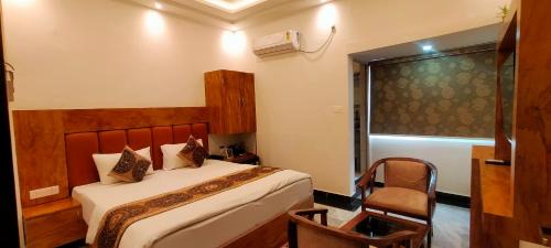 Varanasi Hotel | Hotel Varuna Grand