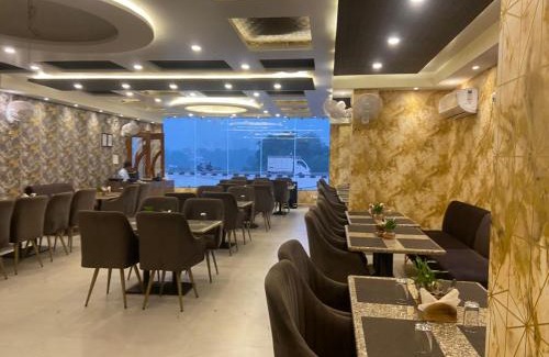 Varanasi Hotel | Hotel Varuna Grand