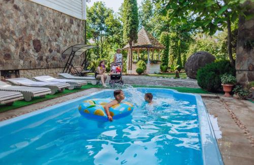 Yaremche Hotel | Hotel Velyka Vedmedytsya