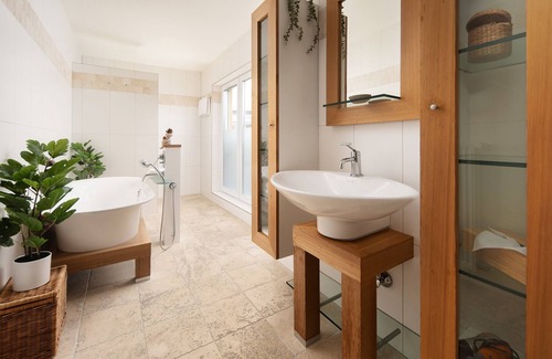 Bad Krozingen Hotel | Hotel Vier Jahreszeiten direkt an den Kliniken und Therme Bad Krozingen, nahe Freiburg