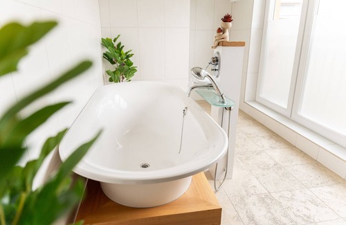 Bad Krozingen Hotel | Hotel Vier Jahreszeiten direkt an den Kliniken und Therme Bad Krozingen, nahe Freiburg