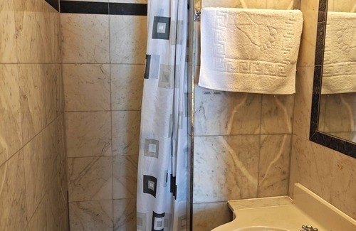 Funfhaus Hotel | Hotel Viki