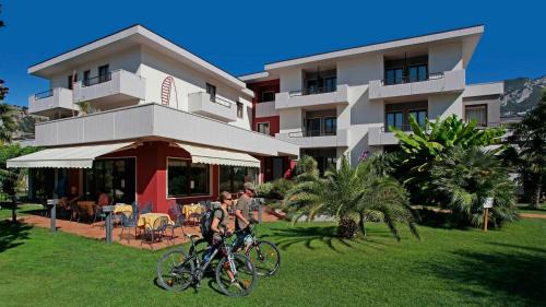Torbole sul Garda Hotel | Hotel Villa Claudia
